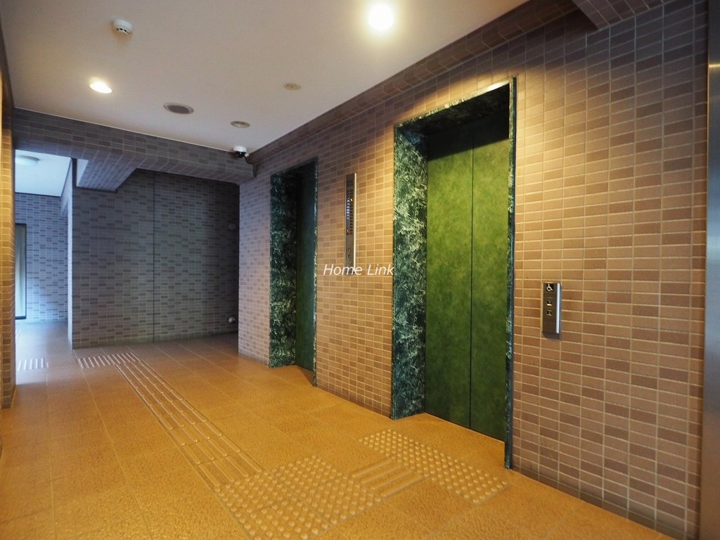 パークハイツ小豆沢　エレベーターホール（2基）